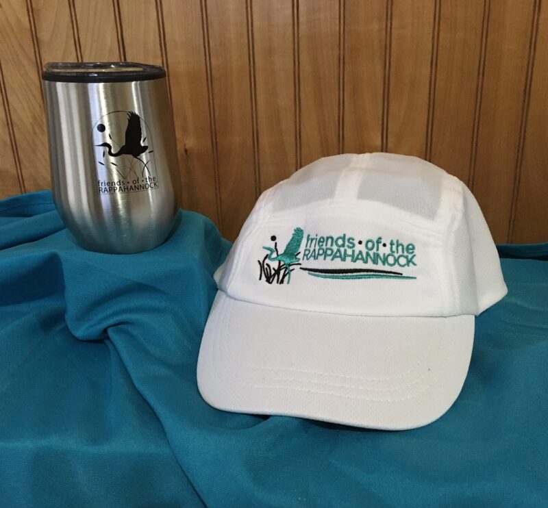 Stainless cup with lid and white hat with FOR logo